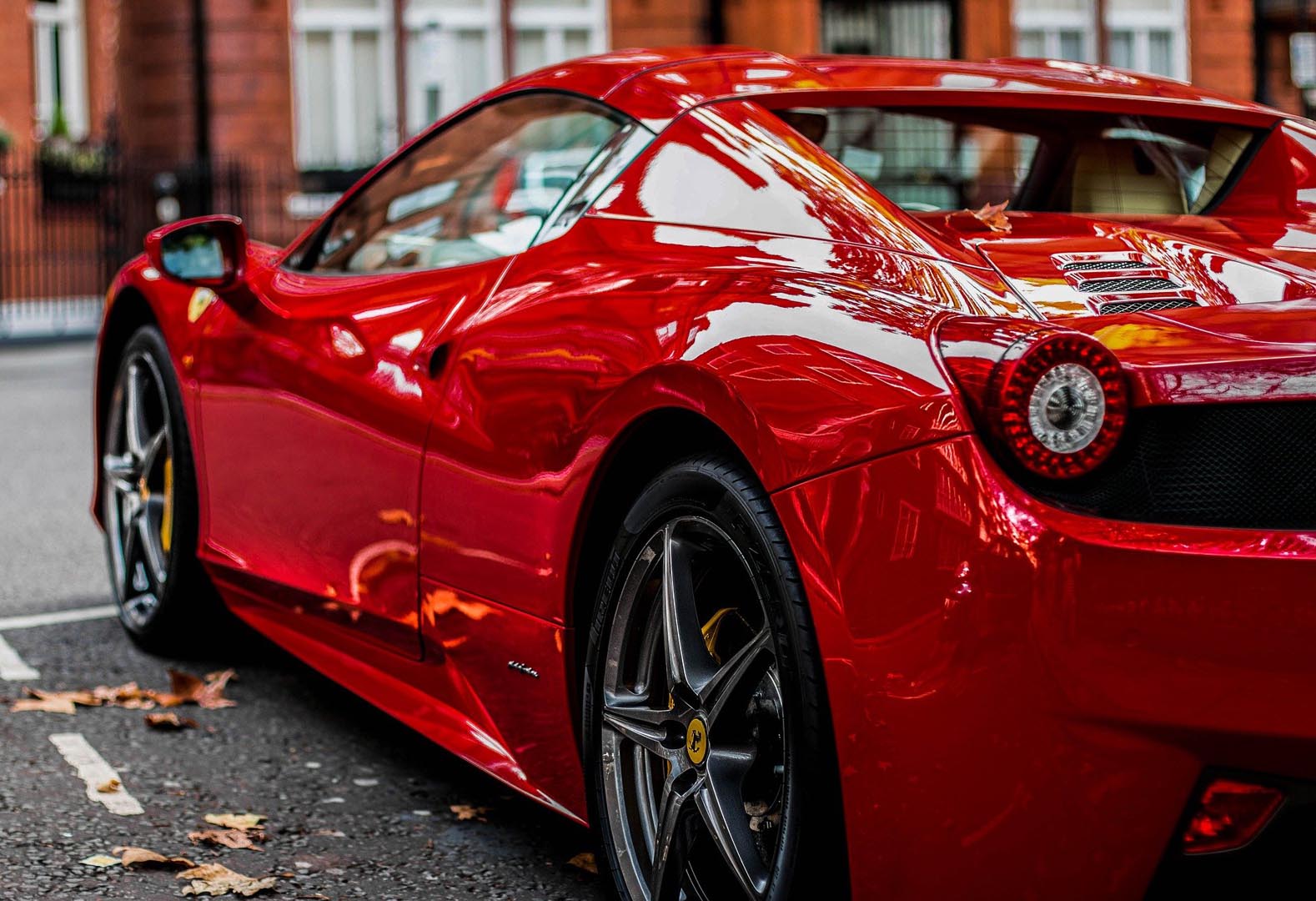 FERRARI rouge