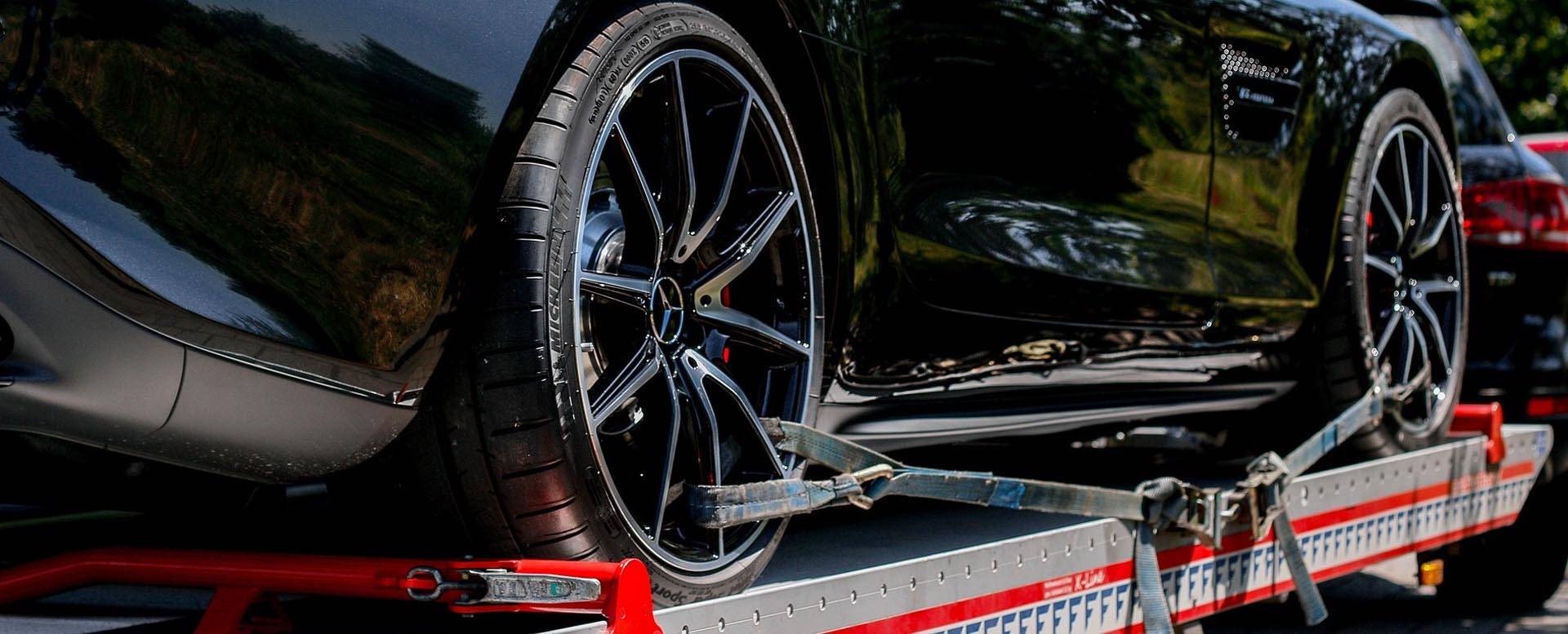 mercedes-amg-gts-remorque Voiture sur remorque ouverte