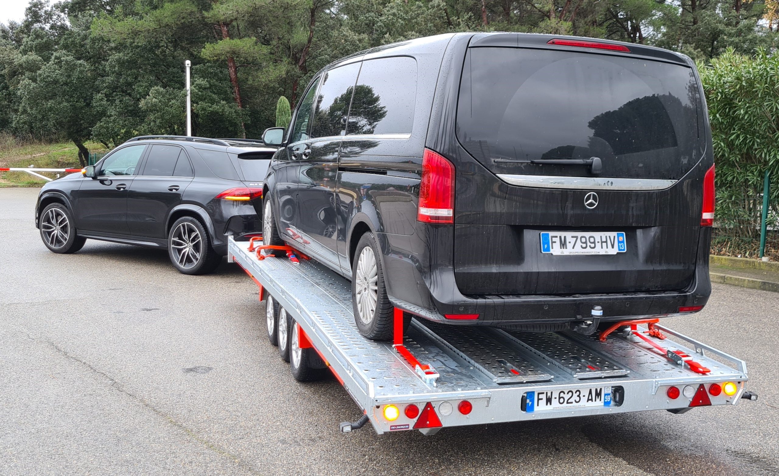 Remorque porte voiture ouverte Vue Arrière classe V sur remorque ouverte
