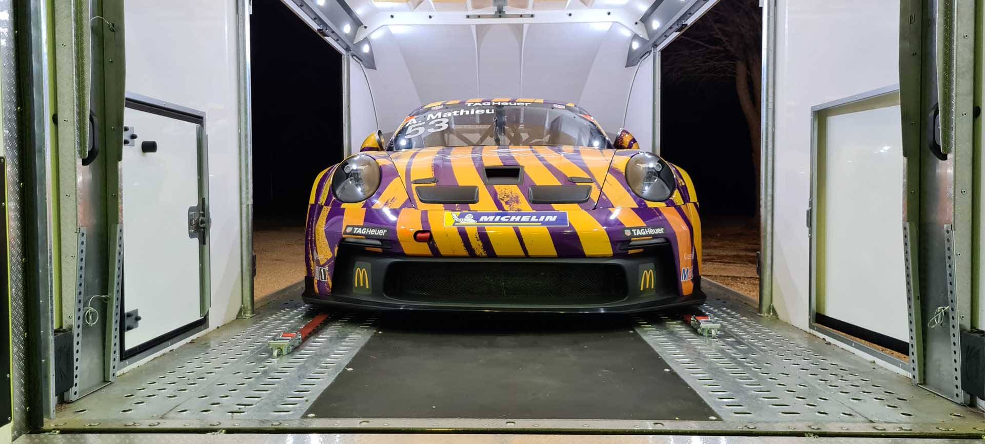 Porsche cup dans remorque fermée Transport confidentiel de Porsche