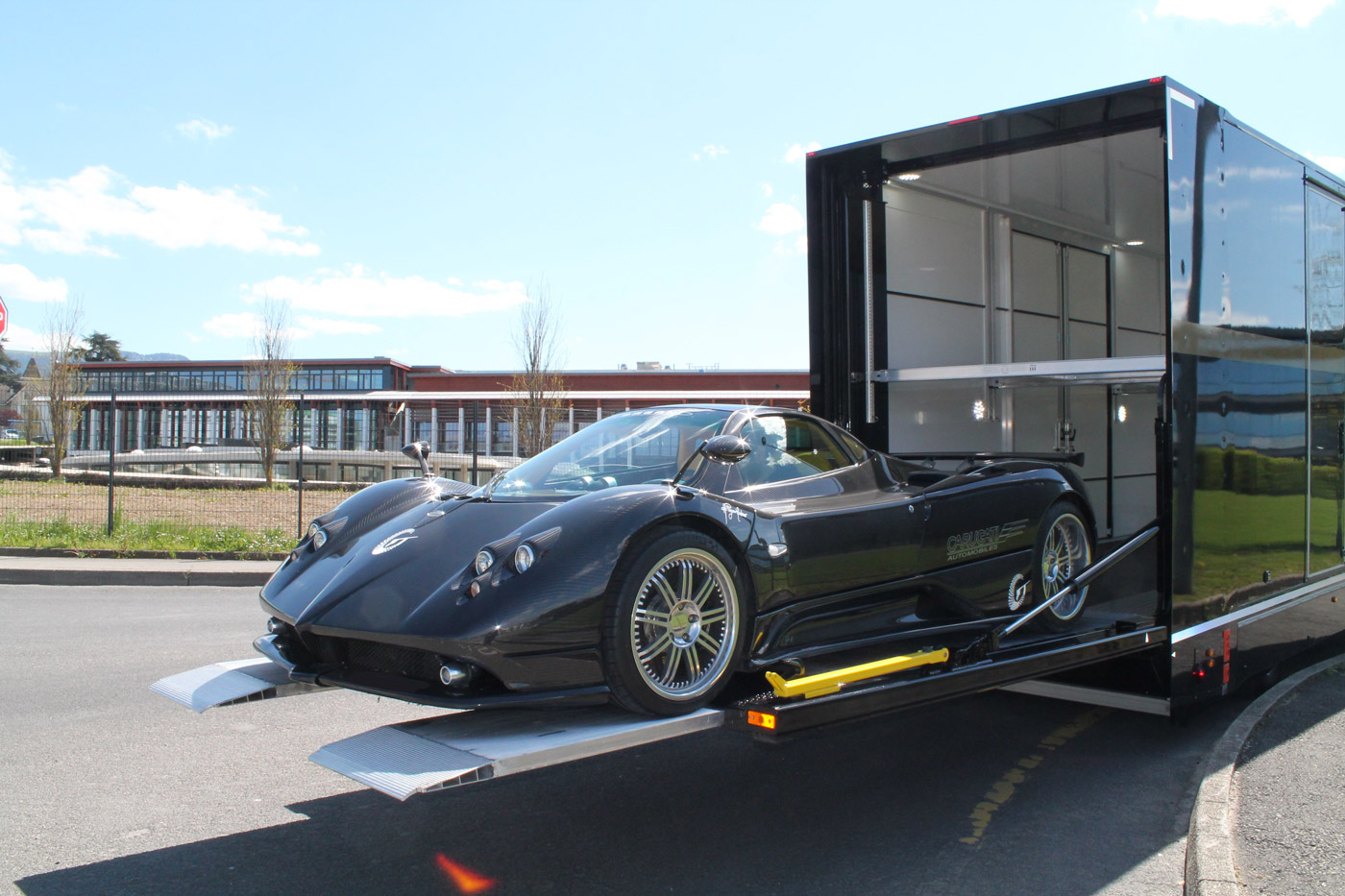pagani zonda DANS CAMION PORTE VOITURE Camion porte voiture fermée